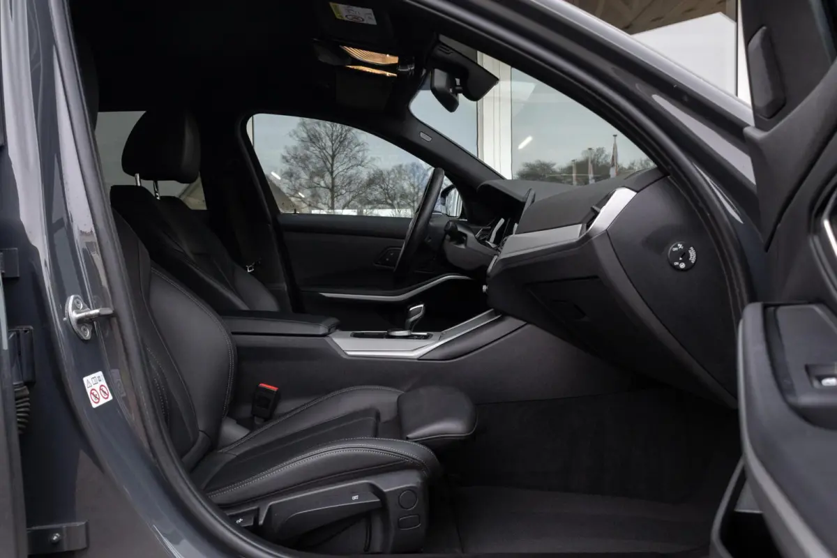 318i Business Edition | Navigatie | Apple Carplay | Lederen bekleding |