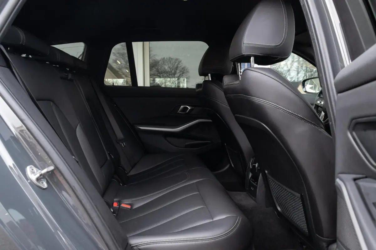 318i Business Edition | Navigatie | Apple Carplay | Lederen bekleding |