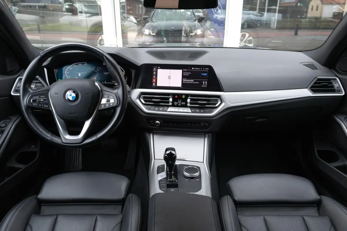 318i Business Edition | Navigatie | Apple Carplay | Lederen bekleding |