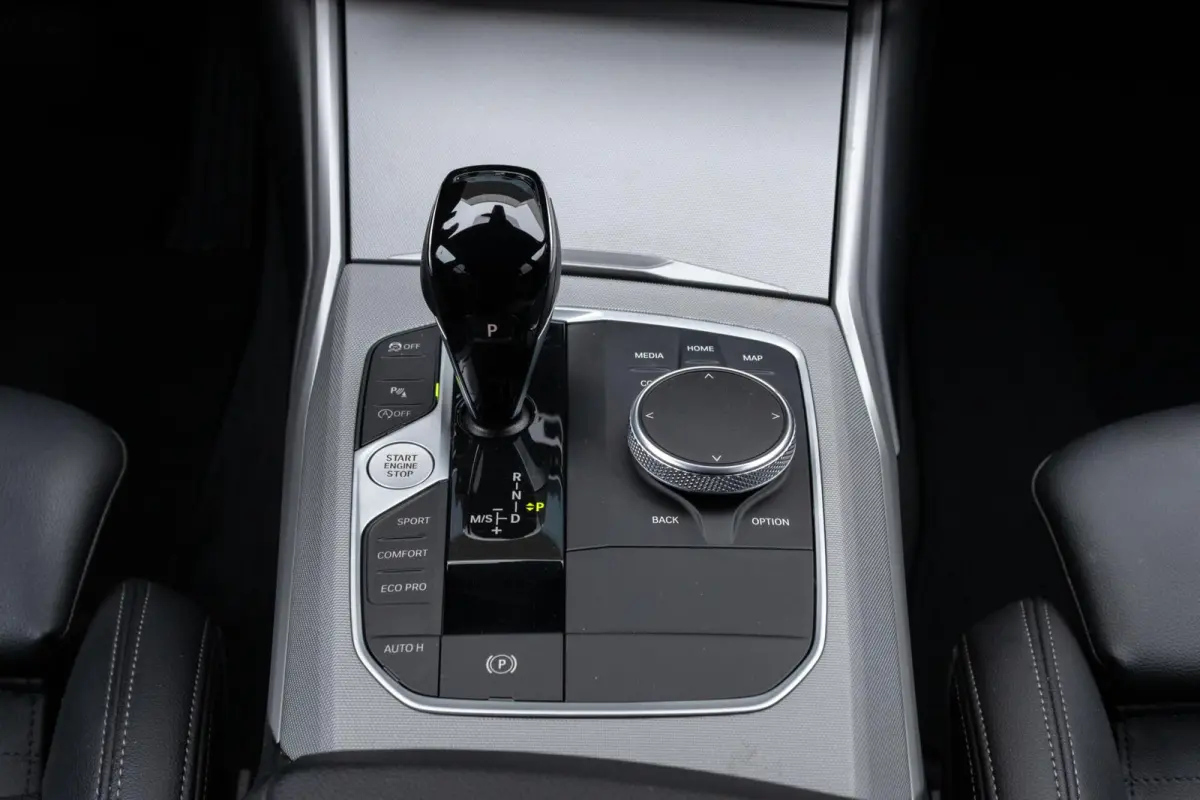 318i Business Edition | Navigatie | Apple Carplay | Lederen bekleding |