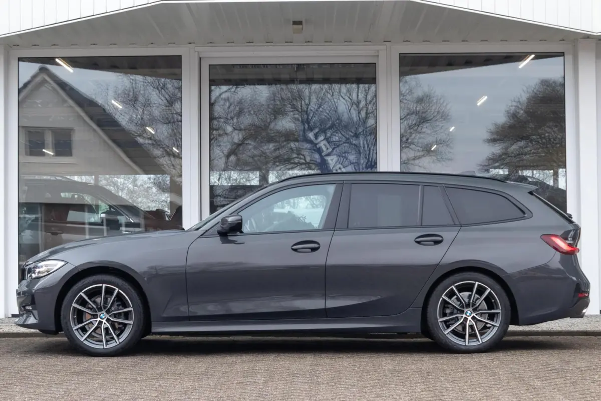 318i Business Edition | Navigatie | Apple Carplay | Lederen bekleding |