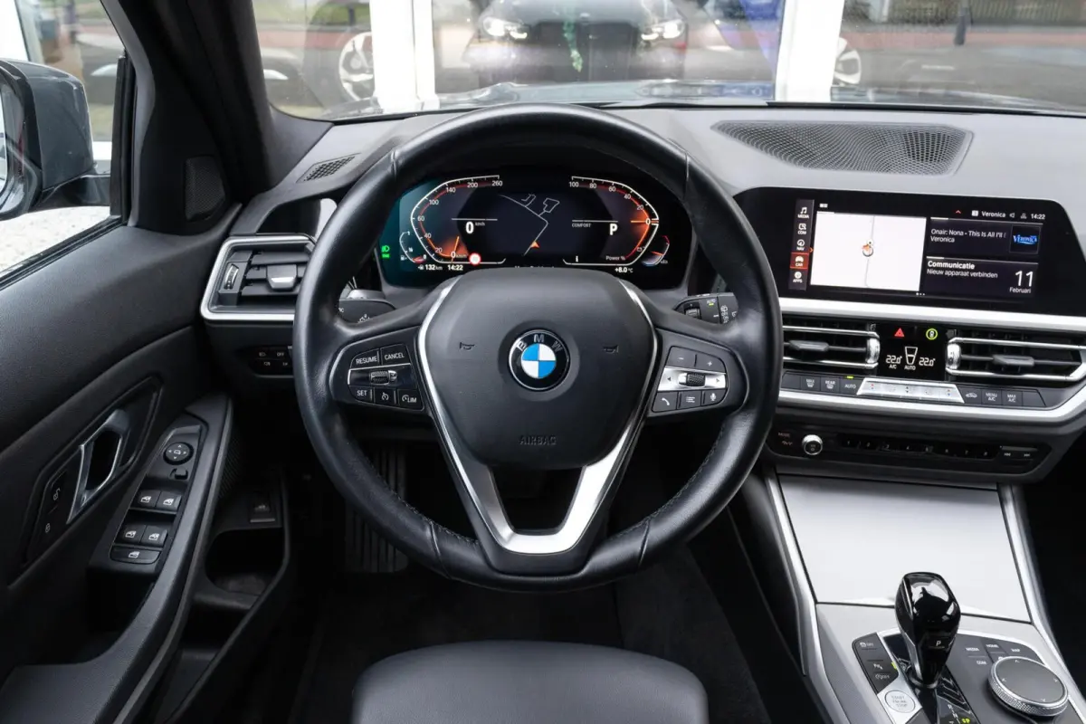 318i Business Edition | Navigatie | Apple Carplay | Lederen bekleding |