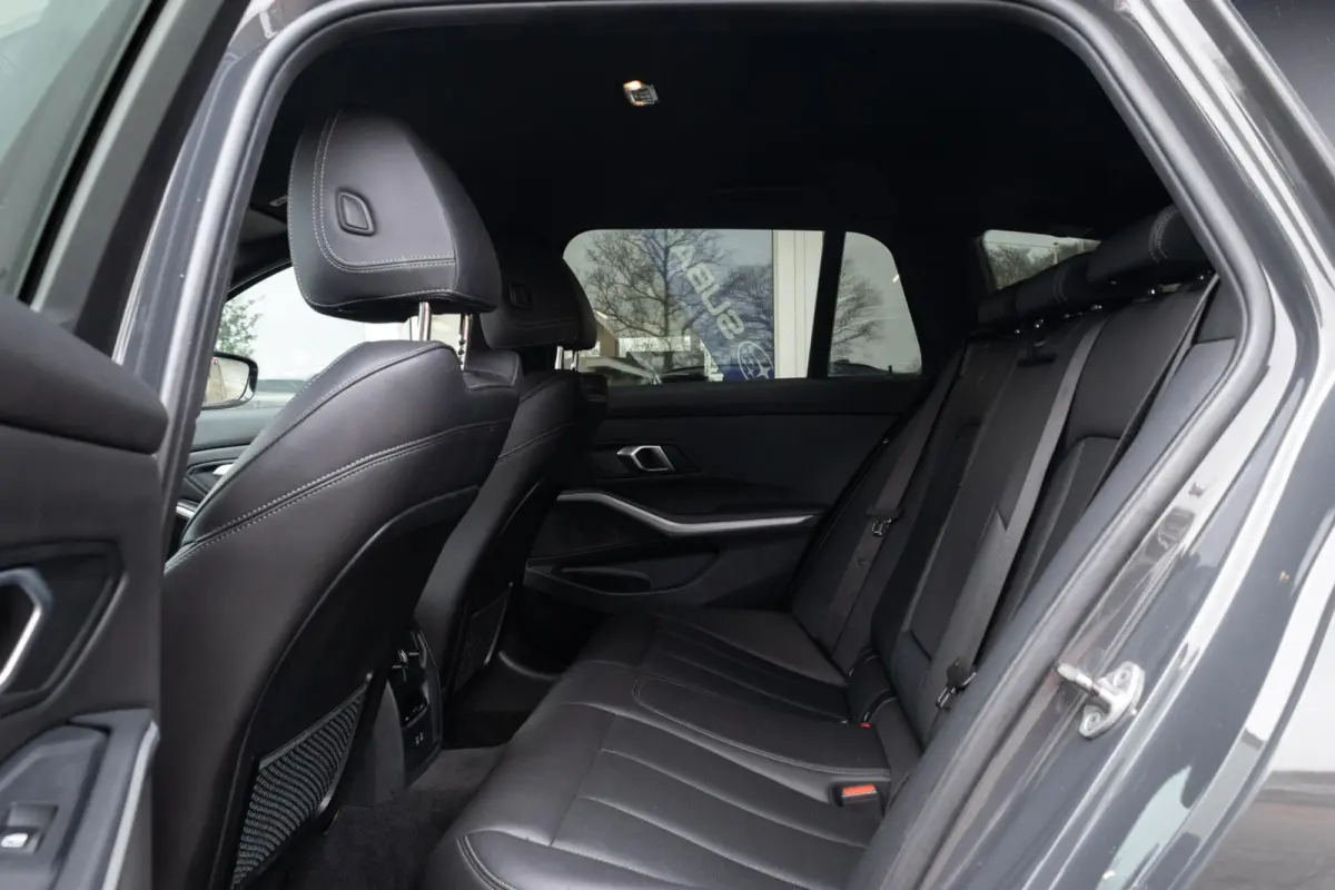 318i Business Edition | Navigatie | Apple Carplay | Lederen bekleding |