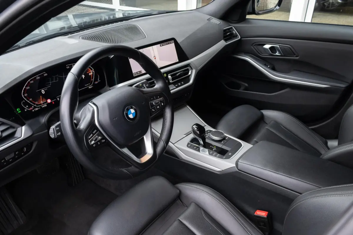 318i Business Edition | Navigatie | Apple Carplay | Lederen bekleding |