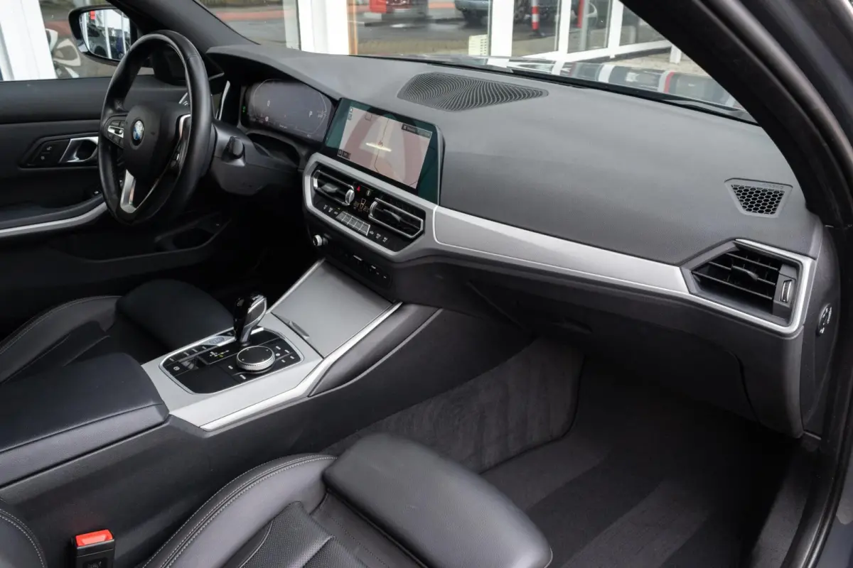 318i Business Edition | Navigatie | Apple Carplay | Lederen bekleding |