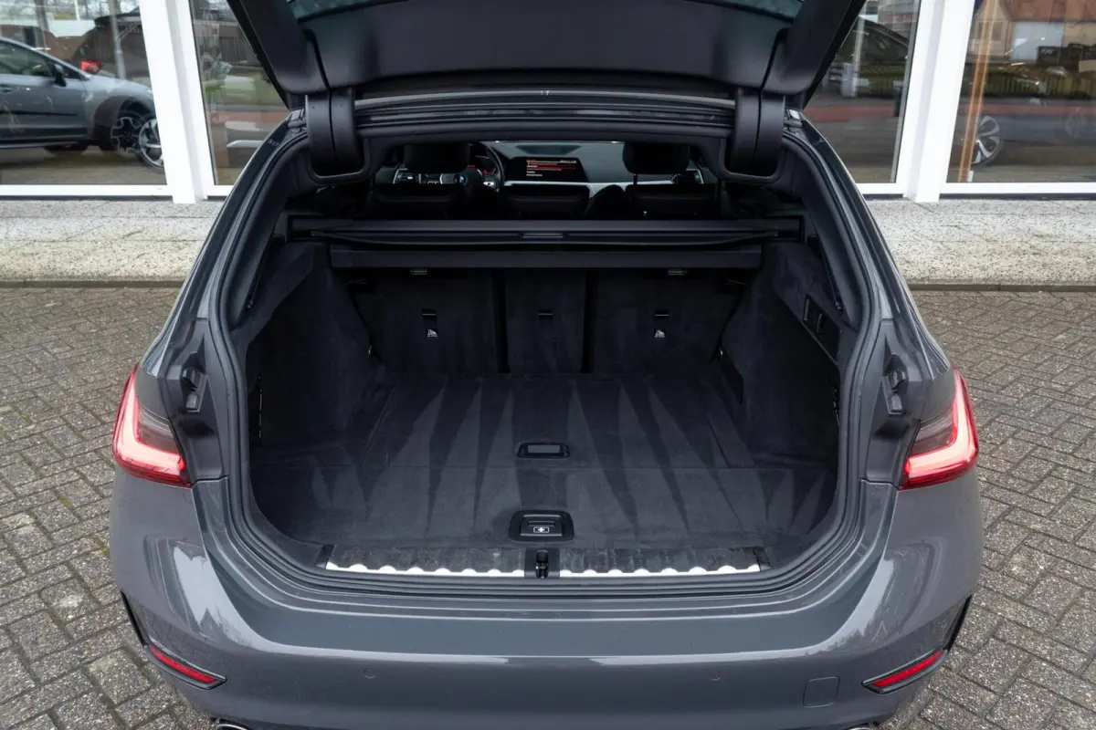 318i Business Edition | Navigatie | Apple Carplay | Lederen bekleding |