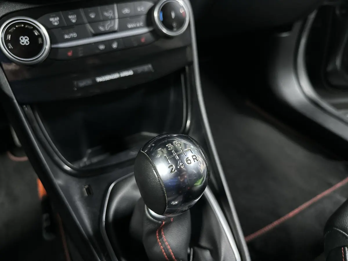 1.0 EcoBoost ST-Line X Navi | B&O | LED