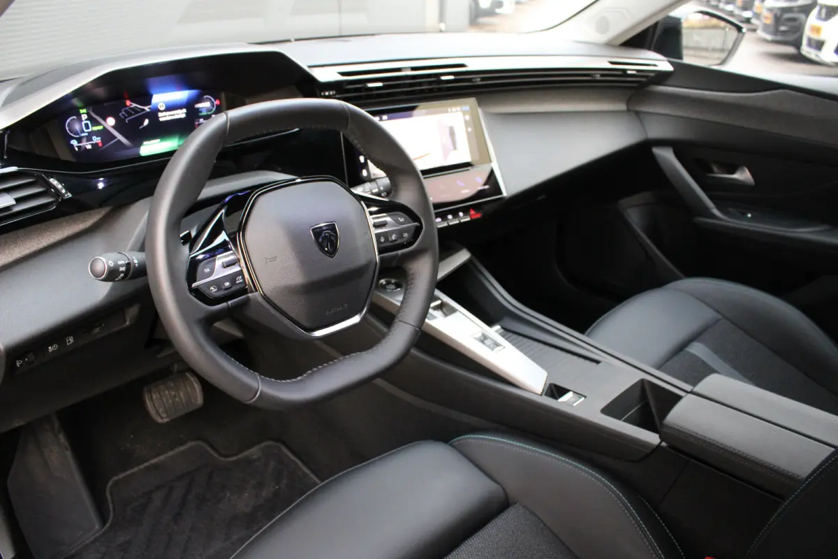 1.6 Plug-in Hybrid 180 Allure Avantage | Automaat | Navigatie | Camera | Trekhaak | 1.500kg Trekgewicht | AGR Bestuurdersstoel |
