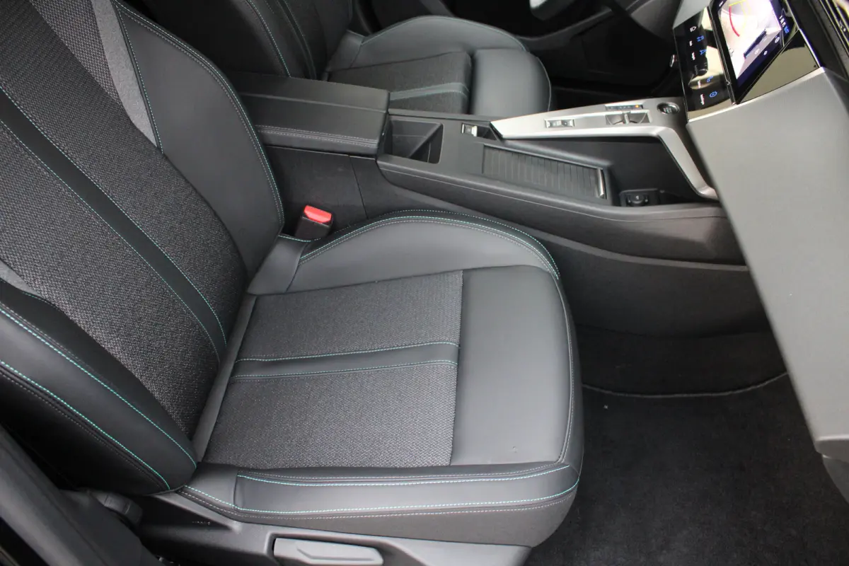 1.6 Plug-in Hybrid 180 Allure Avantage | Automaat | Navigatie | Camera | Trekhaak | 1.500kg Trekgewicht | AGR Bestuurdersstoel |