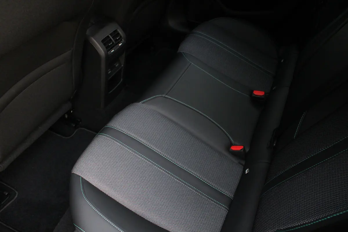 1.6 Plug-in Hybrid 180 Allure Avantage | Automaat | Navigatie | Camera | Trekhaak | 1.500kg Trekgewicht | AGR Bestuurdersstoel |