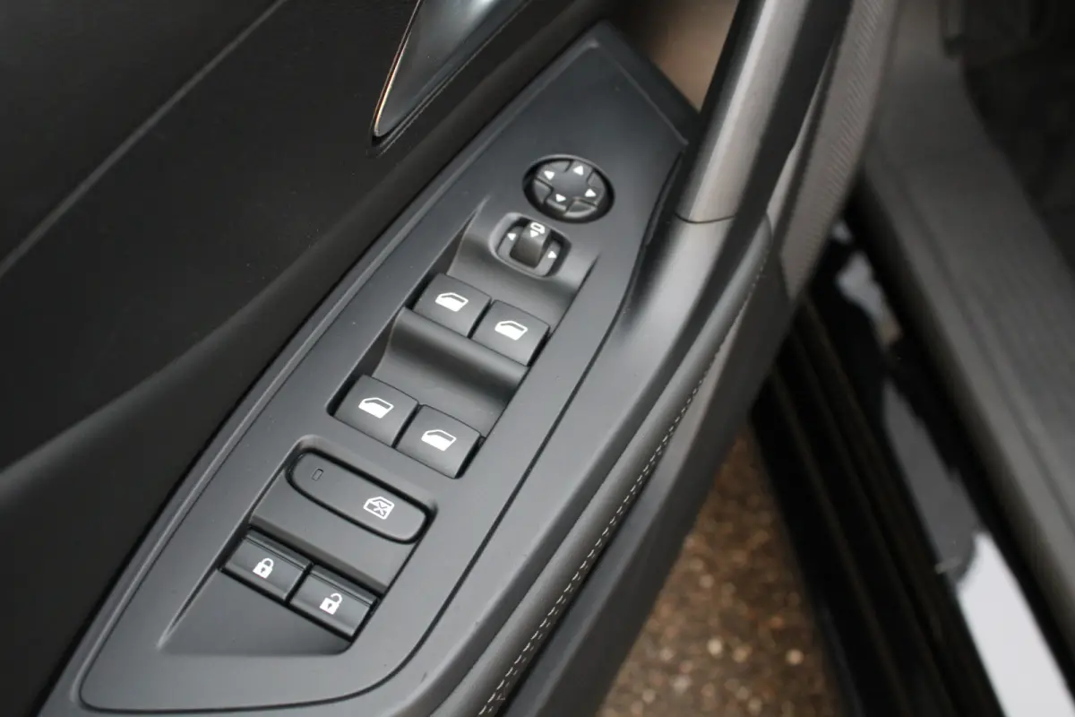 1.6 Plug-in Hybrid 180 Allure Avantage | Automaat | Navigatie | Camera | Trekhaak | 1.500kg Trekgewicht | AGR Bestuurdersstoel |