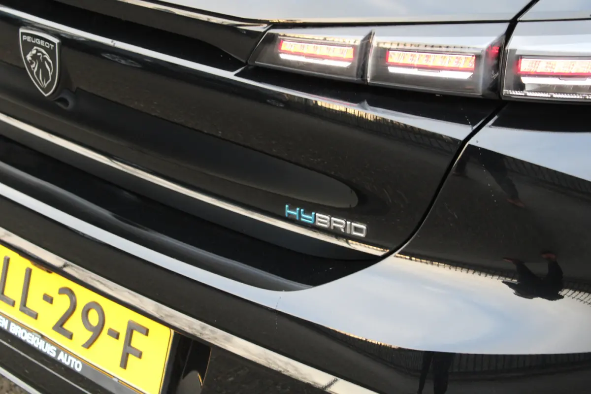 1.6 Plug-in Hybrid 180 Allure Avantage | Automaat | Navigatie | Camera | Trekhaak | 1.500kg Trekgewicht | AGR Bestuurdersstoel |