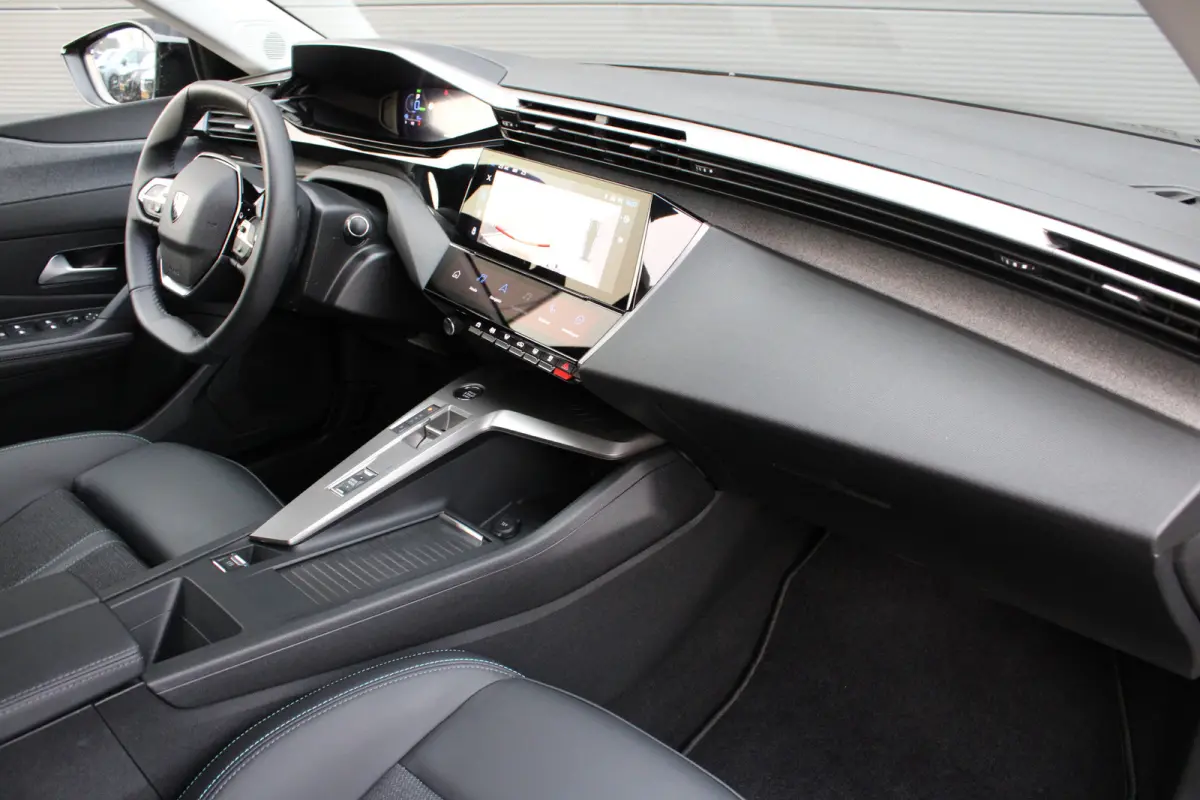 1.6 Plug-in Hybrid 180 Allure Avantage | Automaat | Navigatie | Camera | Trekhaak | 1.500kg Trekgewicht | AGR Bestuurdersstoel |