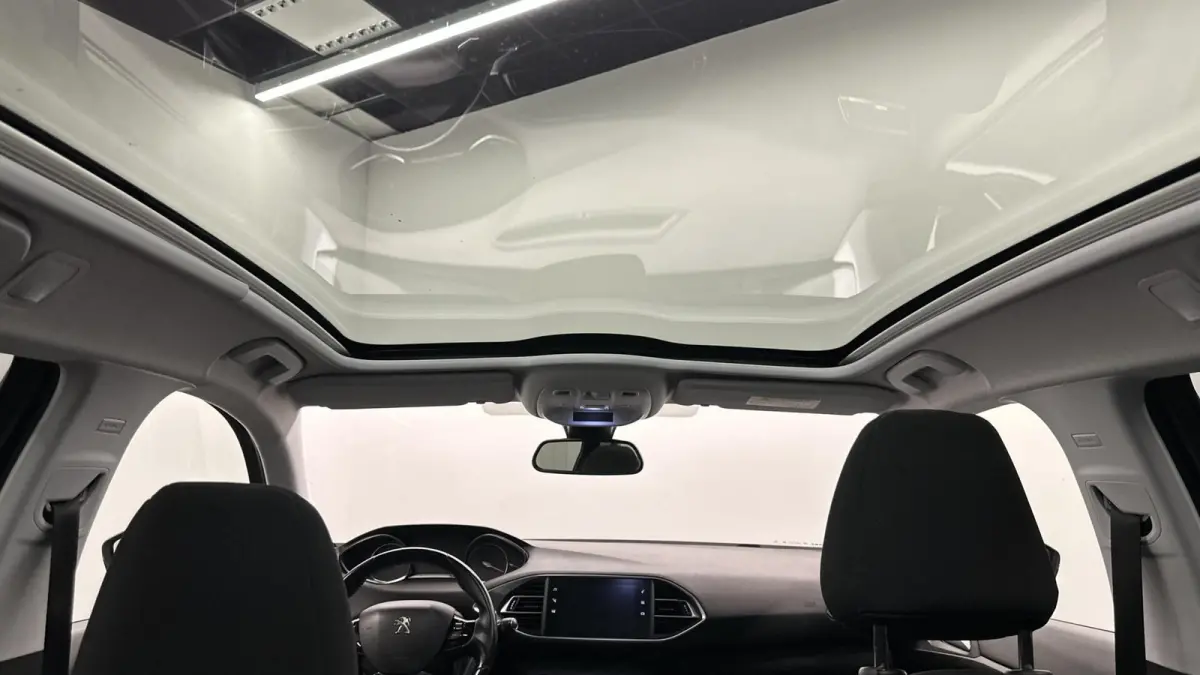 1.2 PureTech Blue Lease Executive PANO CAMERA CARPLAY.