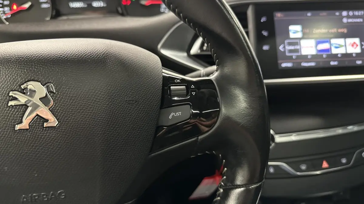 1.2 PureTech Blue Lease Executive PANO CAMERA CARPLAY.