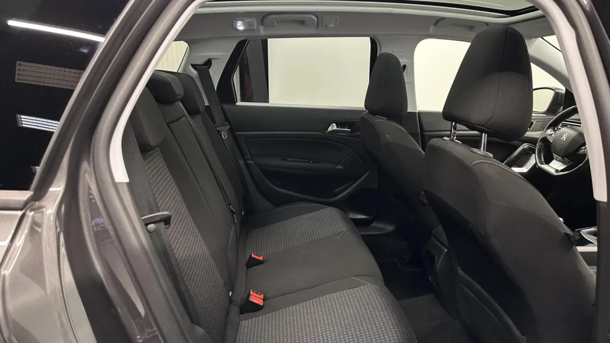 1.2 PureTech Blue Lease Executive PANO CAMERA CARPLAY.