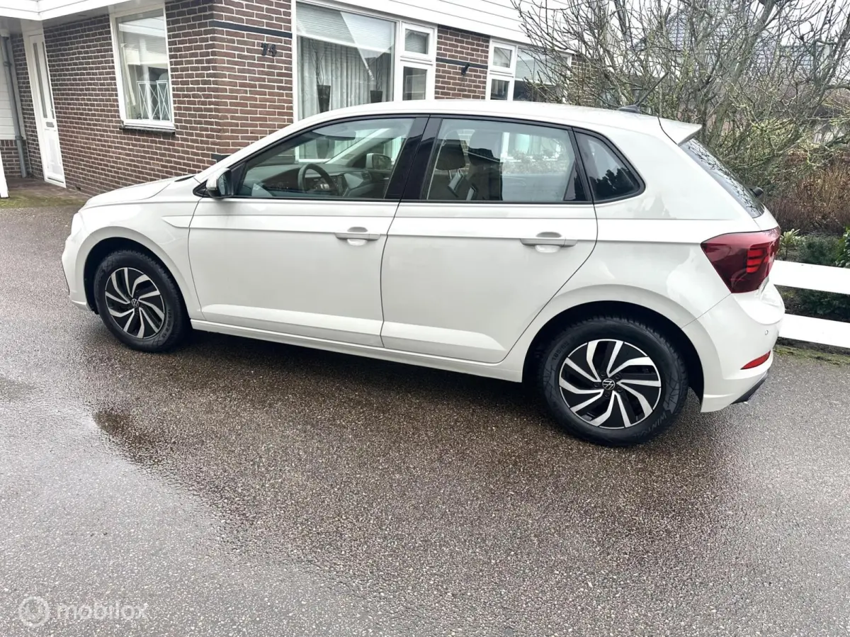 1.0 TSI 95PK LIFE NIEUW MODEL LED VERLICHTING CARPLAY NAVIGATIE ADAPTIEVE CRUISE CONTROLE PARKEERSENSOREN MOOIE AUTO!!
