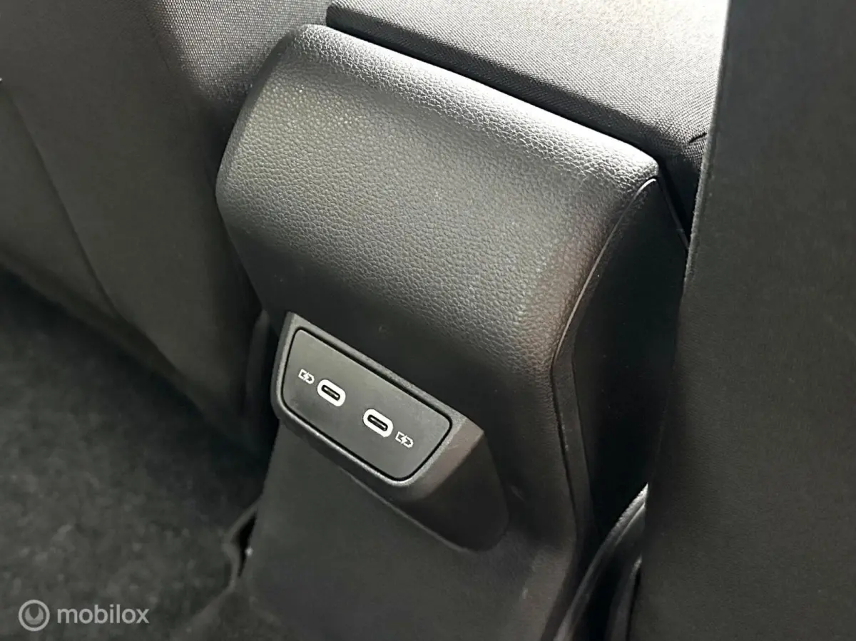 1.0 TSI 95PK LIFE NIEUW MODEL LED VERLICHTING CARPLAY NAVIGATIE ADAPTIEVE CRUISE CONTROLE PARKEERSENSOREN MOOIE AUTO!!