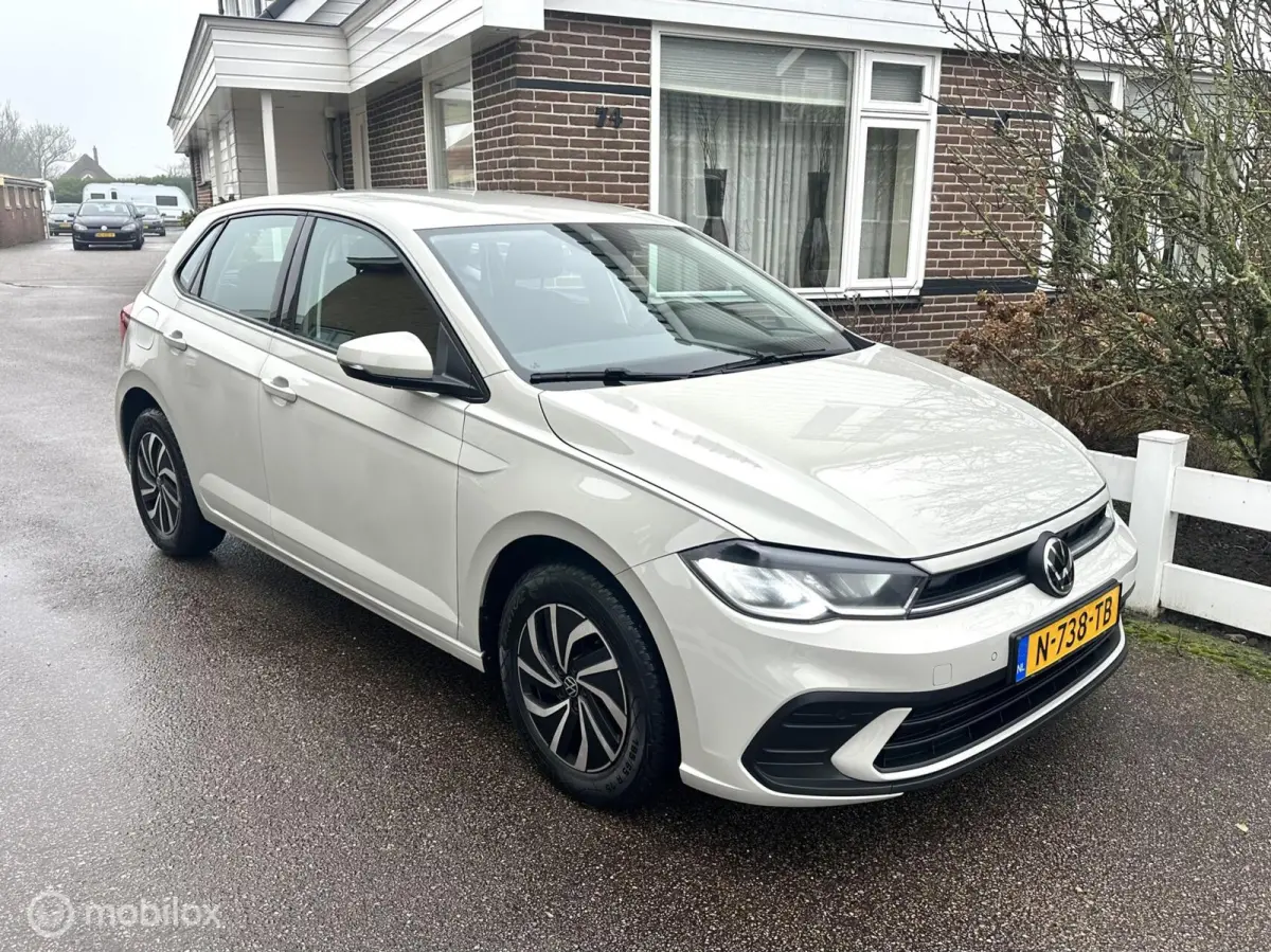 1.0 TSI 95PK LIFE NIEUW MODEL LED VERLICHTING CARPLAY NAVIGATIE ADAPTIEVE CRUISE CONTROLE PARKEERSENSOREN MOOIE AUTO!!