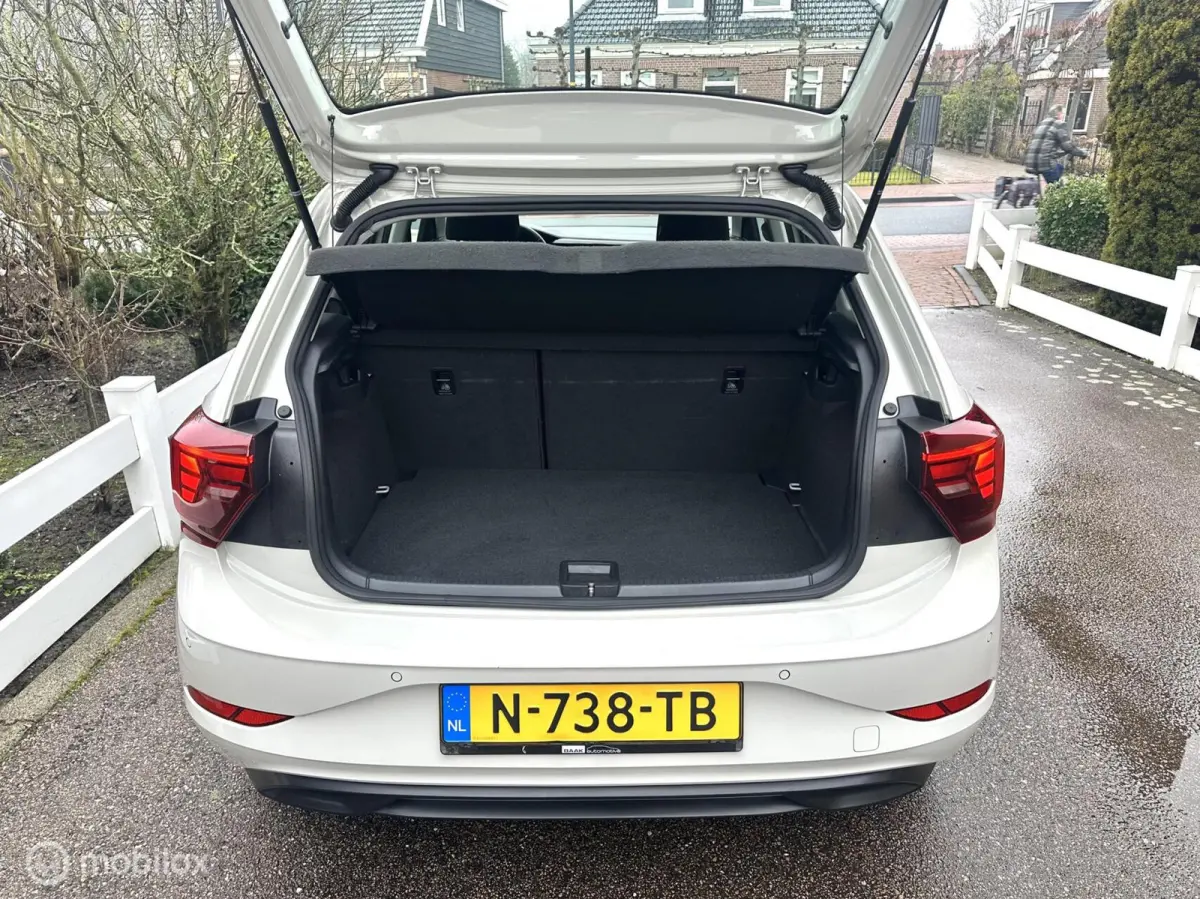1.0 TSI 95PK LIFE NIEUW MODEL LED VERLICHTING CARPLAY NAVIGATIE ADAPTIEVE CRUISE CONTROLE PARKEERSENSOREN MOOIE AUTO!!