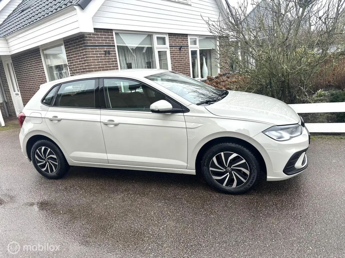 1.0 TSI 95PK LIFE NIEUW MODEL LED VERLICHTING CARPLAY NAVIGATIE ADAPTIEVE CRUISE CONTROLE PARKEERSENSOREN MOOIE AUTO!!
