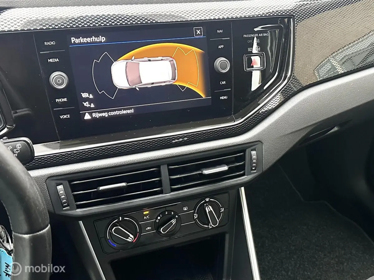 1.0 TSI 95PK LIFE NIEUW MODEL LED VERLICHTING CARPLAY NAVIGATIE ADAPTIEVE CRUISE CONTROLE PARKEERSENSOREN MOOIE AUTO!!