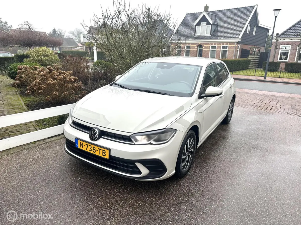 1.0 TSI 95PK LIFE NIEUW MODEL LED VERLICHTING CARPLAY NAVIGATIE ADAPTIEVE CRUISE CONTROLE PARKEERSENSOREN MOOIE AUTO!!