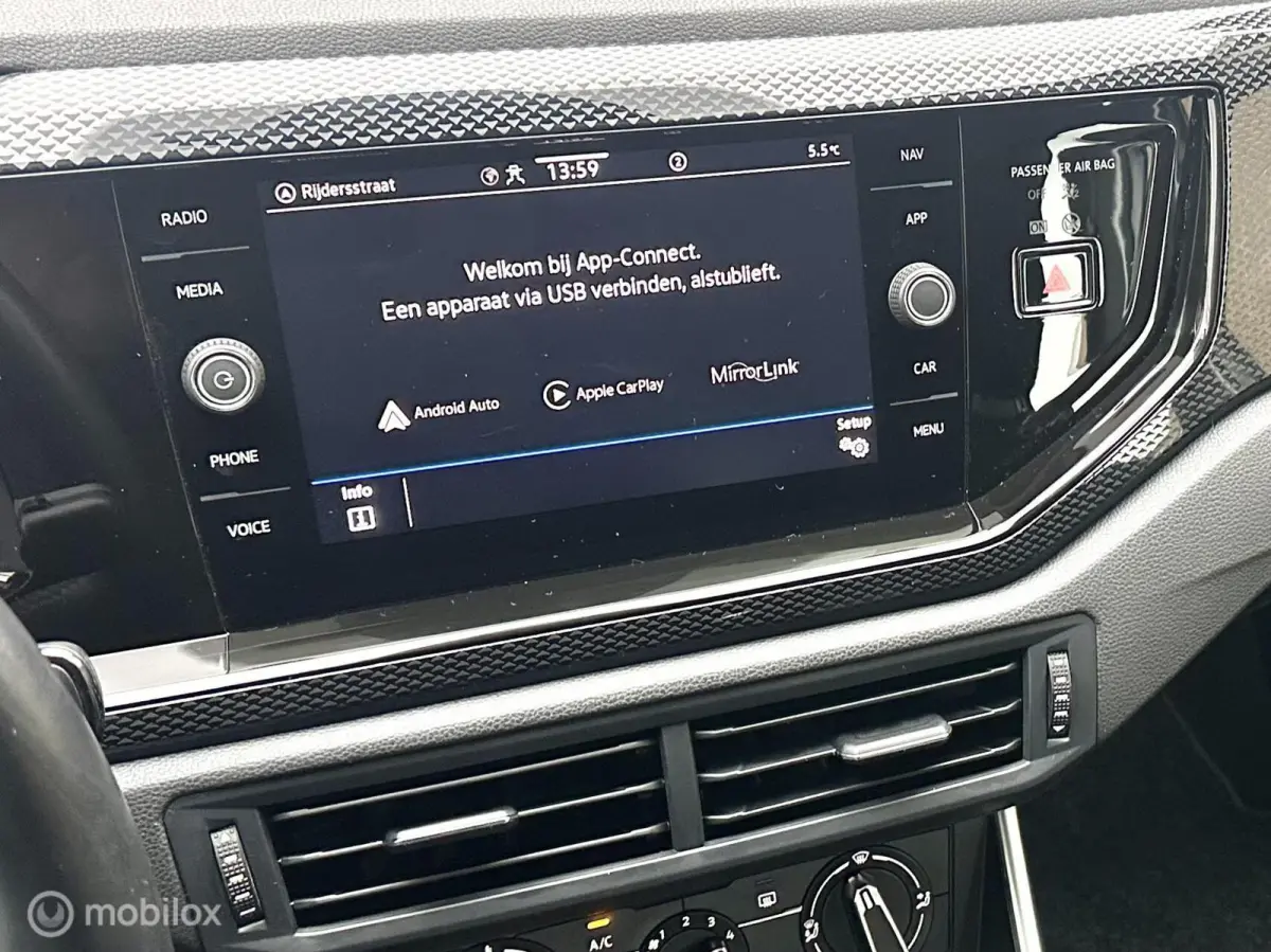 1.0 TSI 95PK LIFE NIEUW MODEL LED VERLICHTING CARPLAY NAVIGATIE ADAPTIEVE CRUISE CONTROLE PARKEERSENSOREN MOOIE AUTO!!