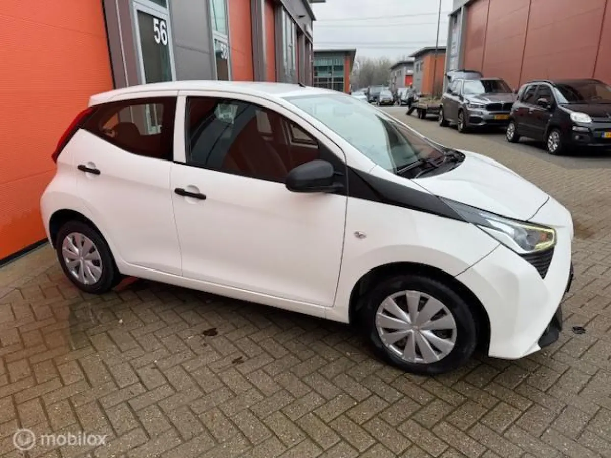 1.0 VVT-i x-fun 5 DEURS 76.000 KM NAP AIRCO