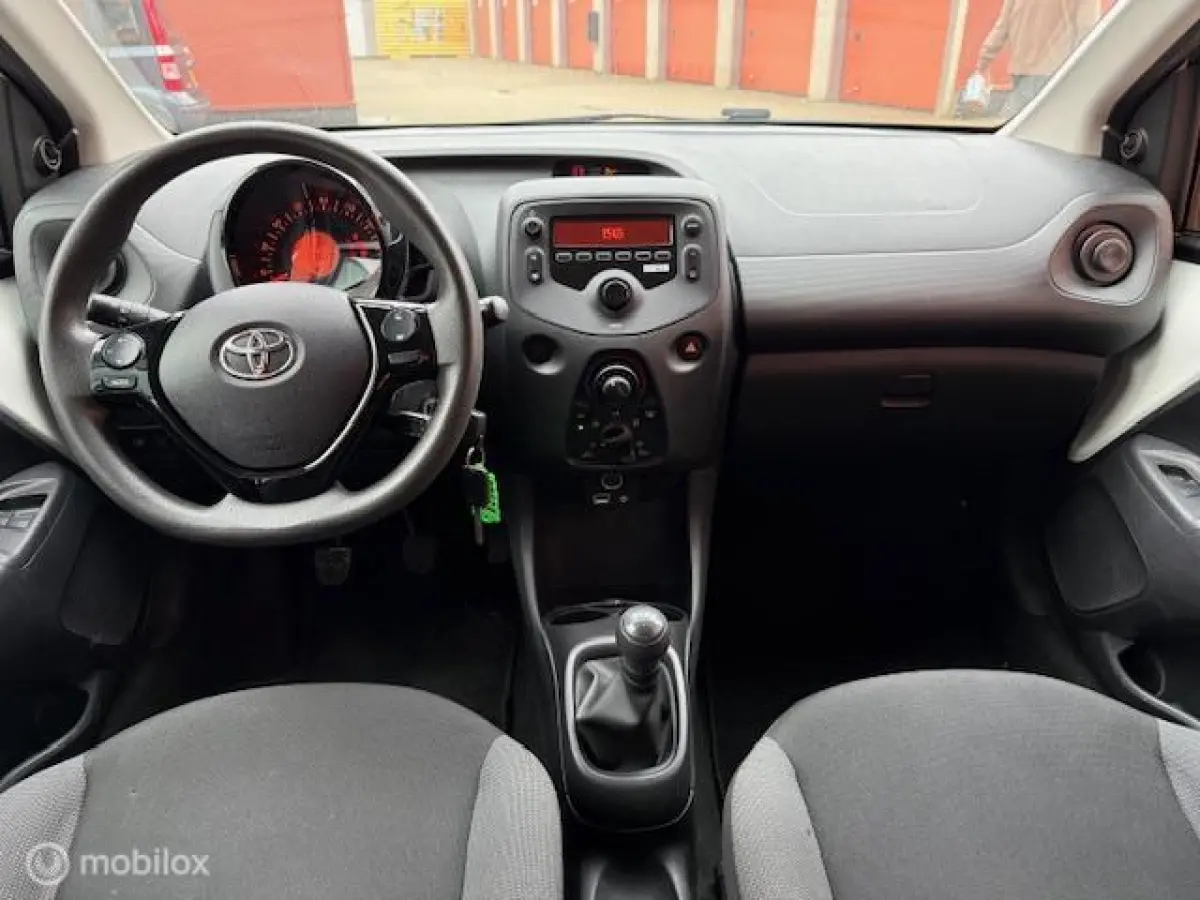 1.0 VVT-i x-fun 5 DEURS 76.000 KM NAP AIRCO