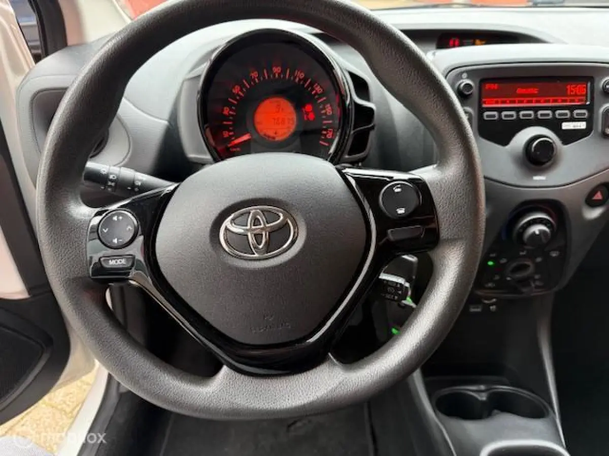 1.0 VVT-i x-fun 5 DEURS 76.000 KM NAP AIRCO
