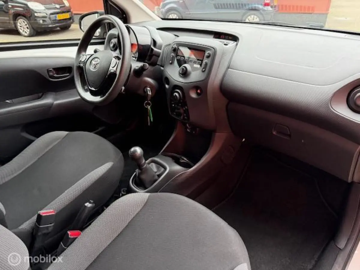 1.0 VVT-i x-fun 5 DEURS 76.000 KM NAP AIRCO