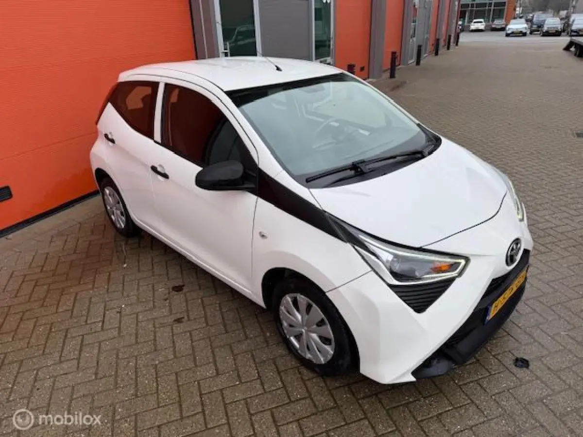 1.0 VVT-i x-fun 5 DEURS 76.000 KM NAP AIRCO