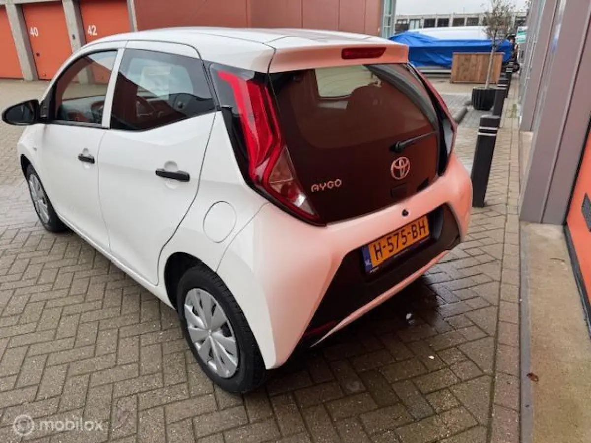 1.0 VVT-i x-fun 5 DEURS 76.000 KM NAP AIRCO