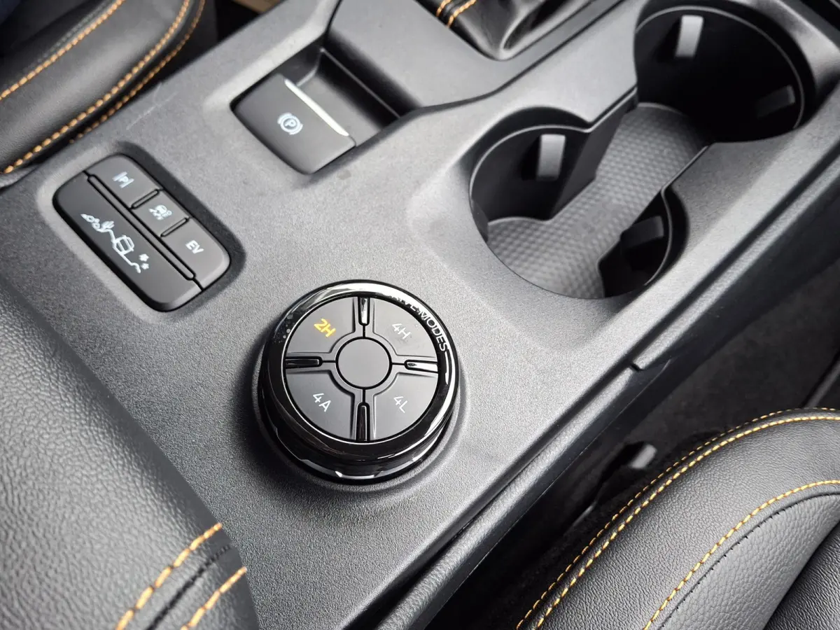 PHEV Wildtrak Dubbel Cabine | Rollertop | Trekhaak | Adaptive Cruise | 360 | Stoelverwarming | Blis |