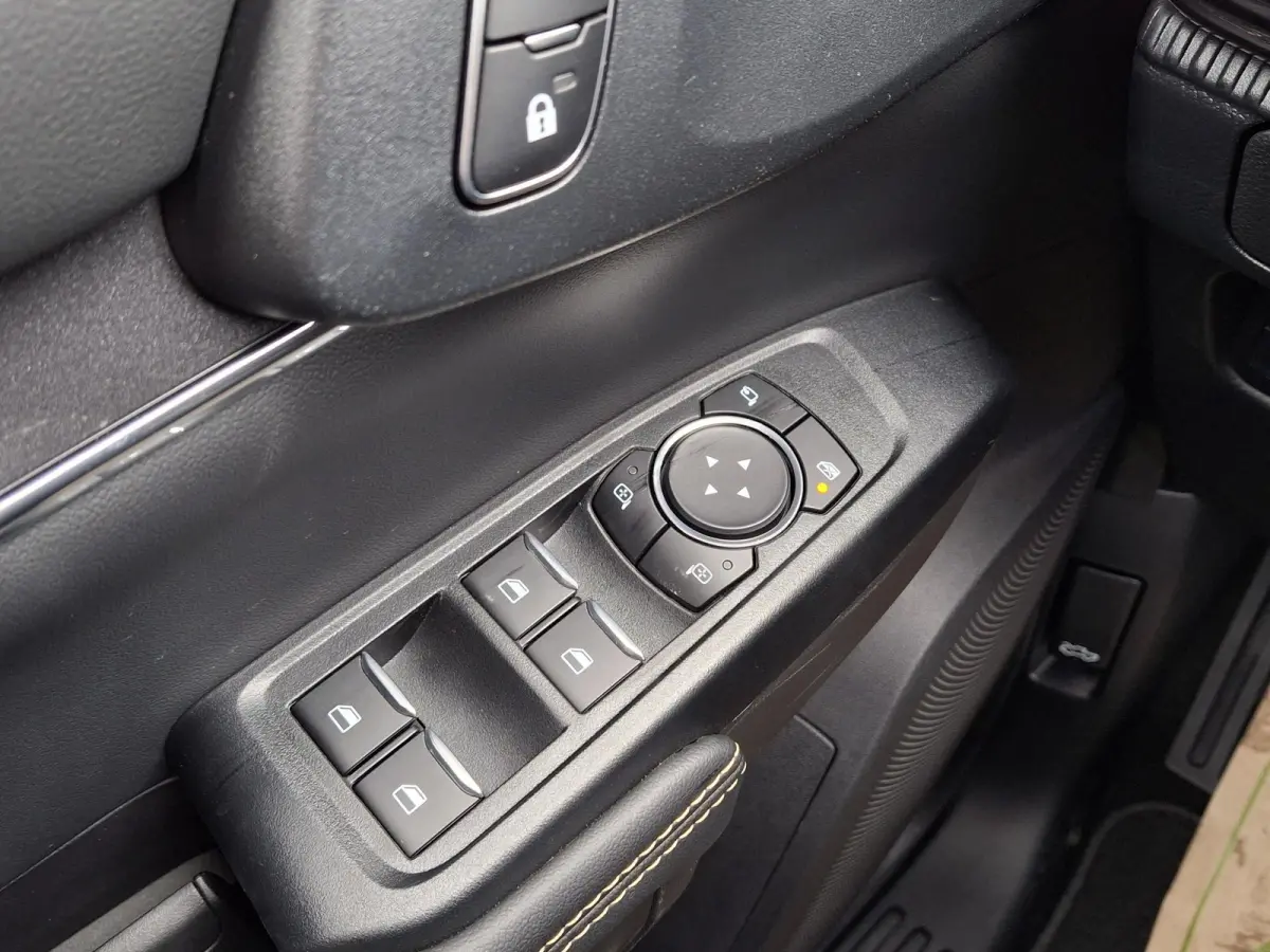 PHEV Wildtrak Dubbel Cabine | Rollertop | Trekhaak | Adaptive Cruise | 360 | Stoelverwarming | Blis |