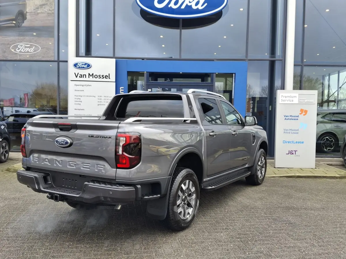 PHEV Wildtrak Dubbel Cabine | Rollertop | Trekhaak | Adaptive Cruise | 360 | Stoelverwarming | Blis |