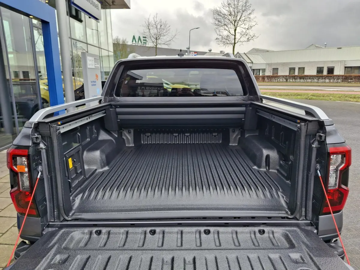 PHEV Wildtrak Dubbel Cabine | Rollertop | Trekhaak | Adaptive Cruise | 360 | Stoelverwarming | Blis |