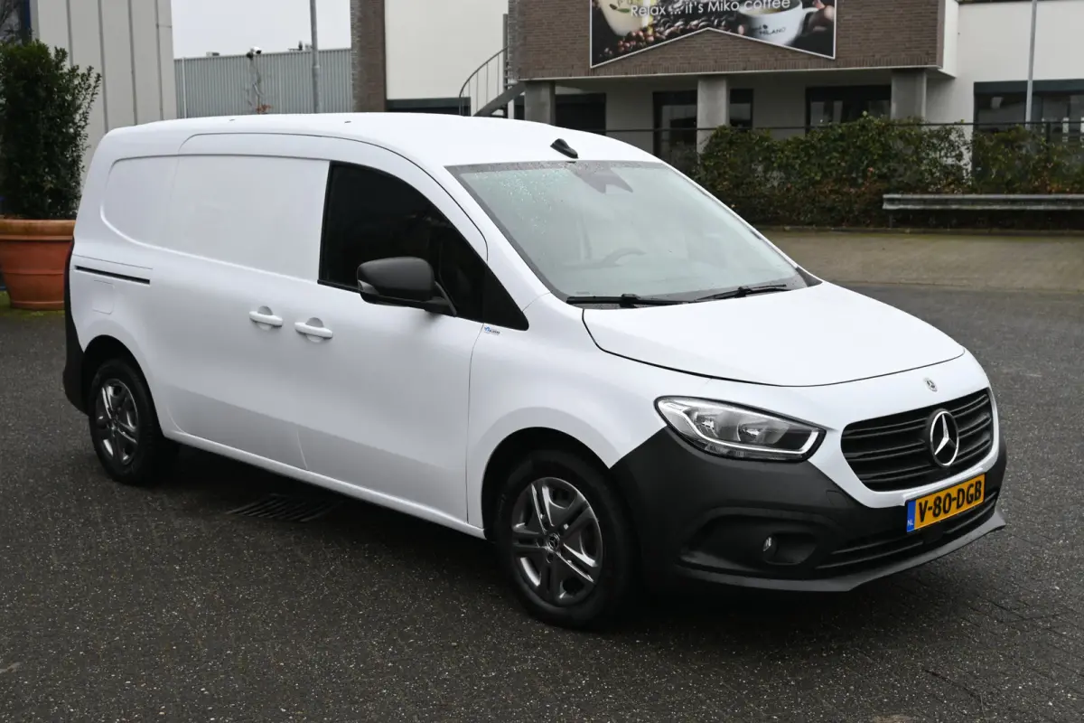 110 CDI L2 Pro 3 Zitplaatsen, MBUX met camera