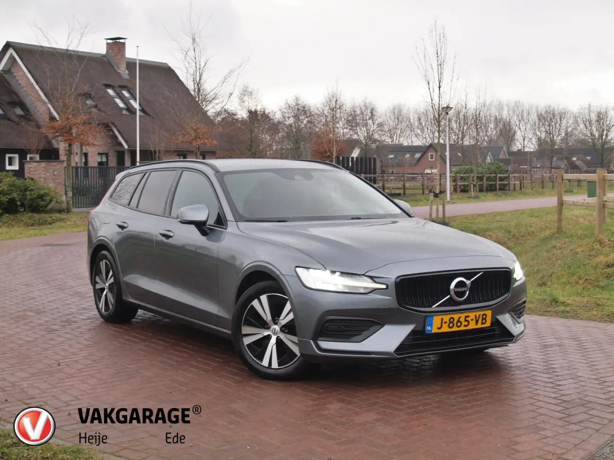 2.0 B3 Momentum Advantage | Camera | Trekhaak | Apple Carplay | Cruise Control |