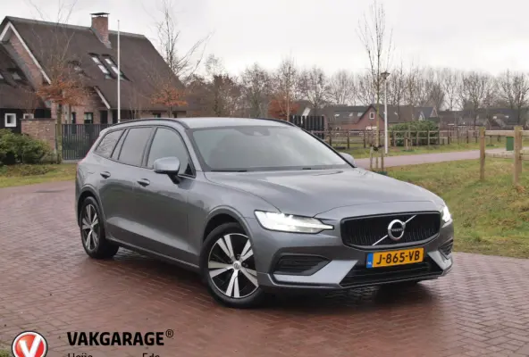 2.0 B3 Momentum Advantage | Camera | Trekhaak | Apple Carplay | Cruise Control |