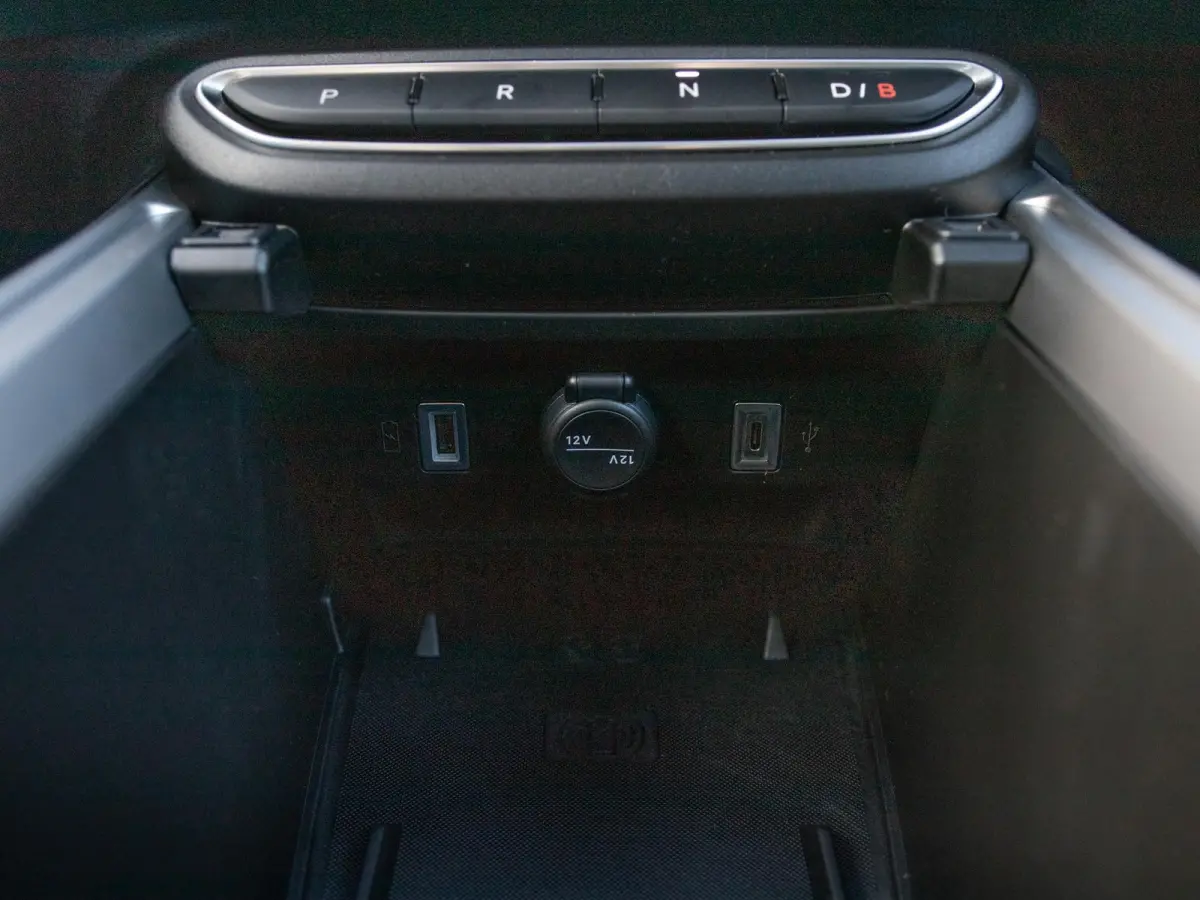 Summit 54 kWh | Uit voorraad leverbaar | Schuif/Kanteldak | Winter Pack | Infotainment&Convenience Pack | Warmtepomp