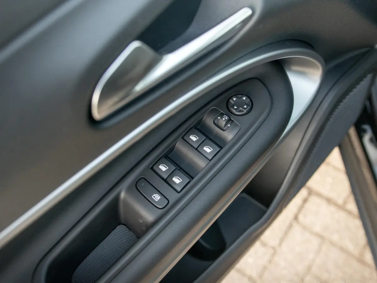 Summit 54 kWh | Uit voorraad leverbaar | Schuif/Kanteldak | Winter Pack | Infotainment&Convenience Pack | Warmtepomp
