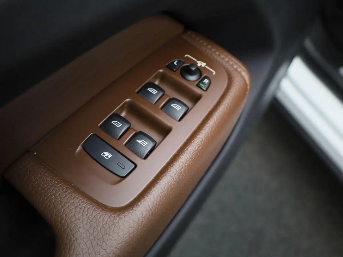 2.0 T5 Momentum | Automaat | Apple Carplay / Android Auto | Lederen Bekleding | Parkeersensoren |