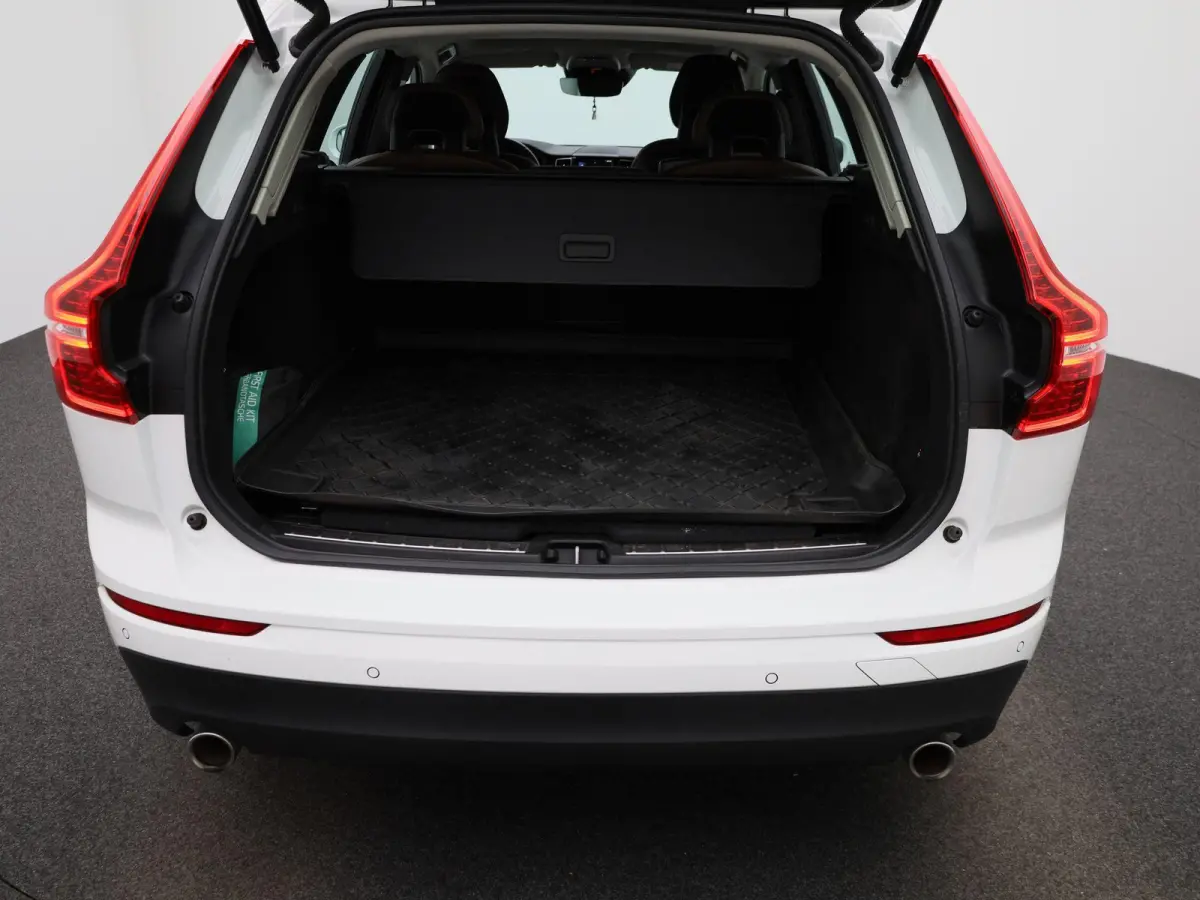 2.0 T5 Momentum | Automaat | Apple Carplay / Android Auto | Lederen Bekleding | Parkeersensoren |