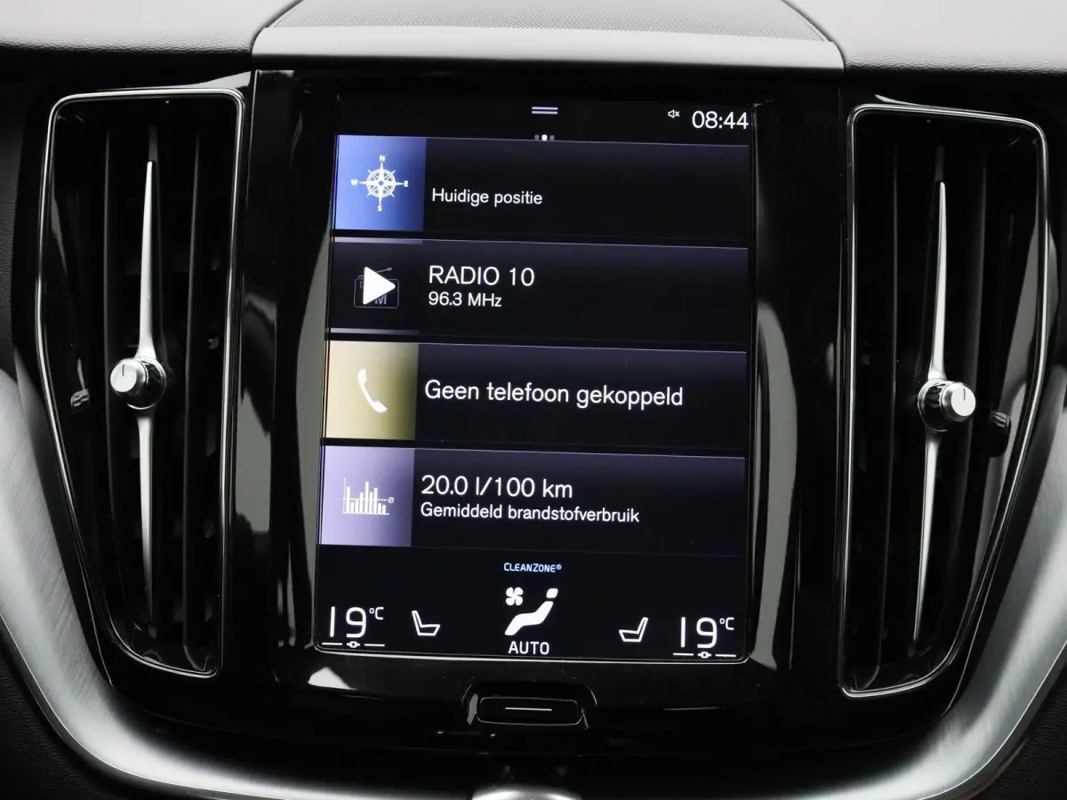 2.0 T5 Momentum | Automaat | Apple Carplay / Android Auto | Lederen Bekleding | Parkeersensoren |