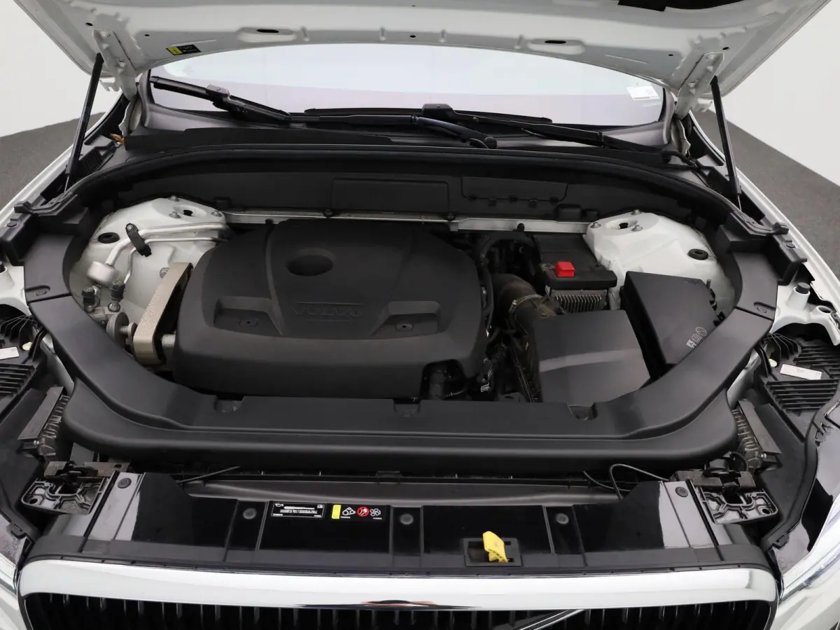 2.0 T5 Momentum | Automaat | Apple Carplay / Android Auto | Lederen Bekleding | Parkeersensoren |