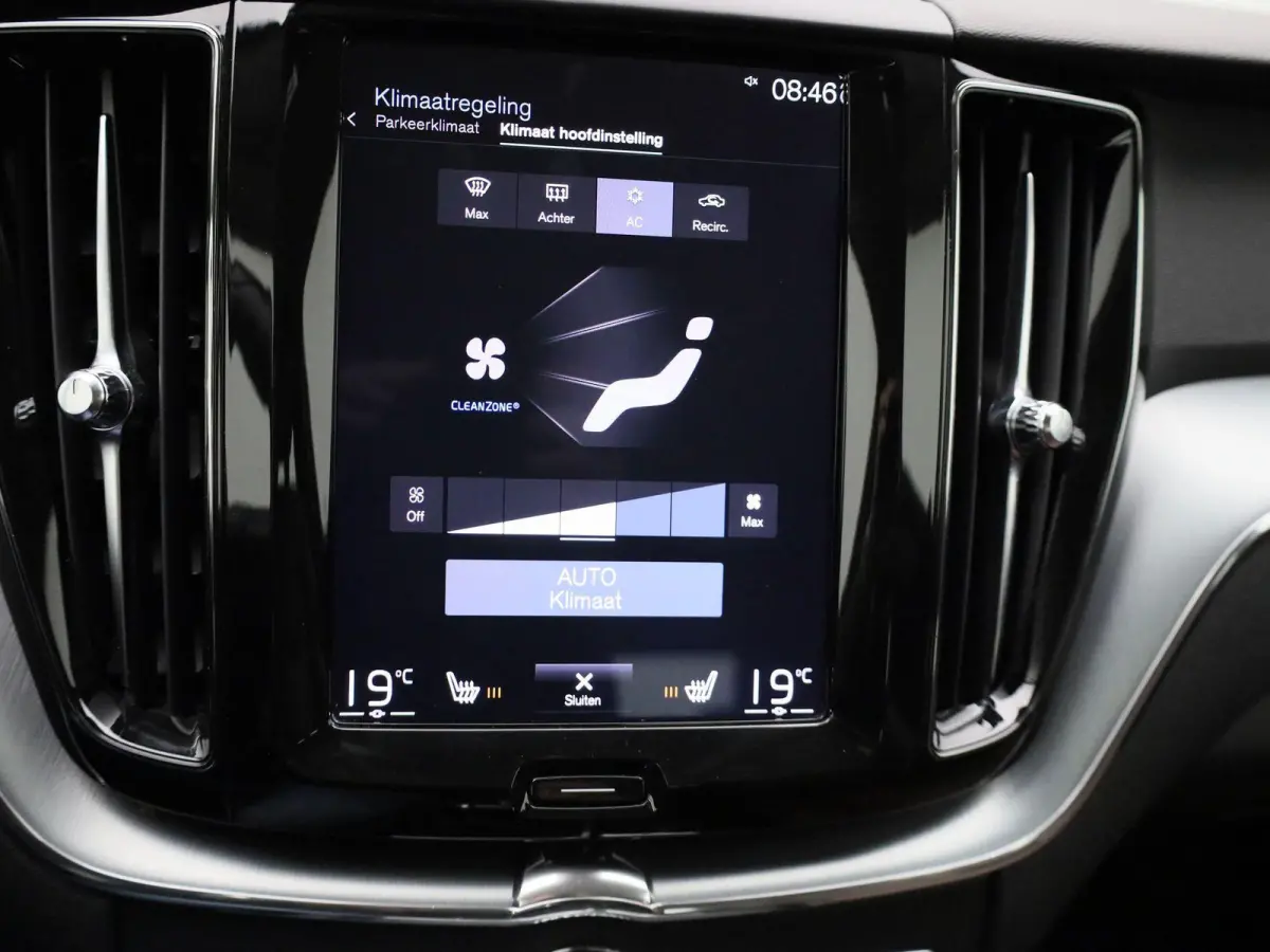 2.0 T5 Momentum | Automaat | Apple Carplay / Android Auto | Lederen Bekleding | Parkeersensoren |