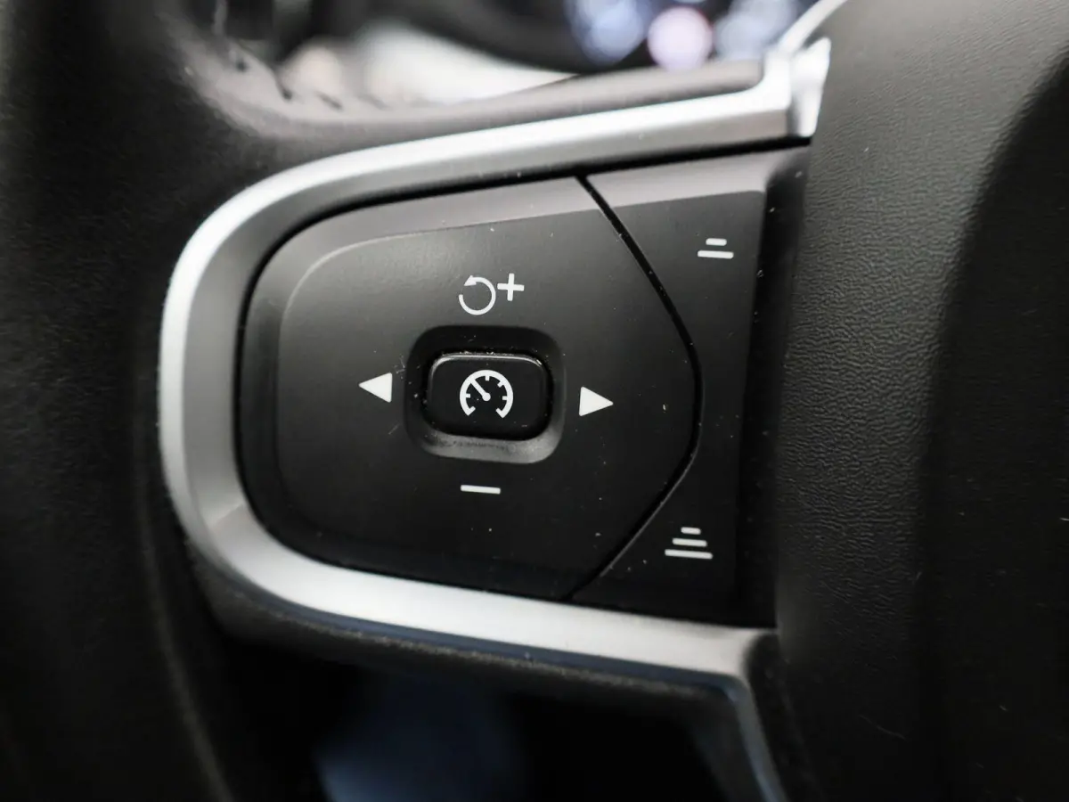 2.0 T5 Momentum | Automaat | Apple Carplay / Android Auto | Lederen Bekleding | Parkeersensoren |
