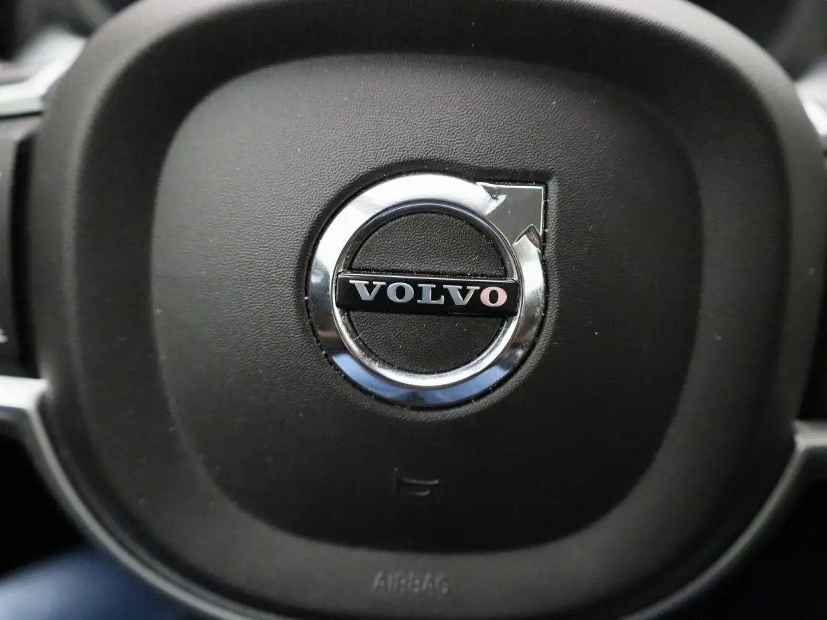2.0 T5 Momentum | Automaat | Apple Carplay / Android Auto | Lederen Bekleding | Parkeersensoren |
